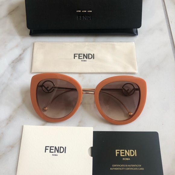 🔥NEW SHOW STOPPER FENDI SUNGLASSES 🔥 - Picture 12 of 16